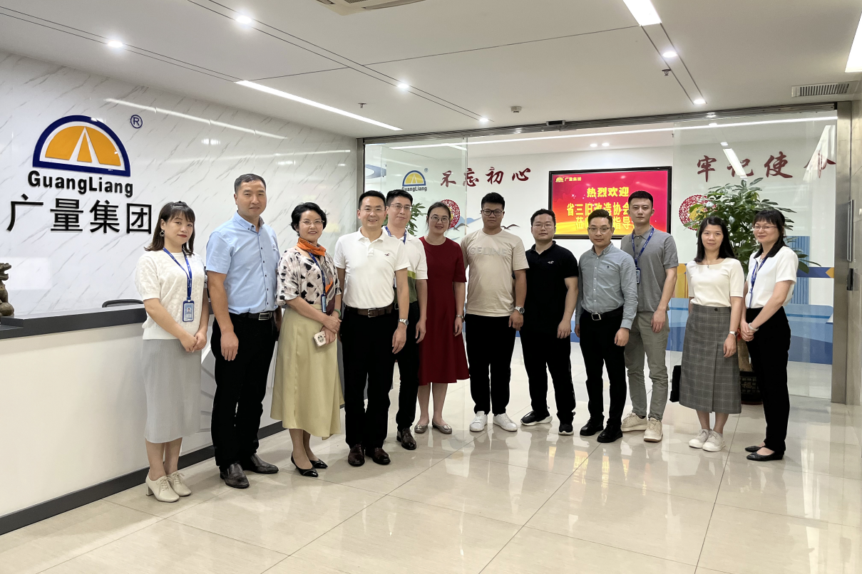广东省三旧改造协会秘书长田光明一行走访调研尊龙凯时集团