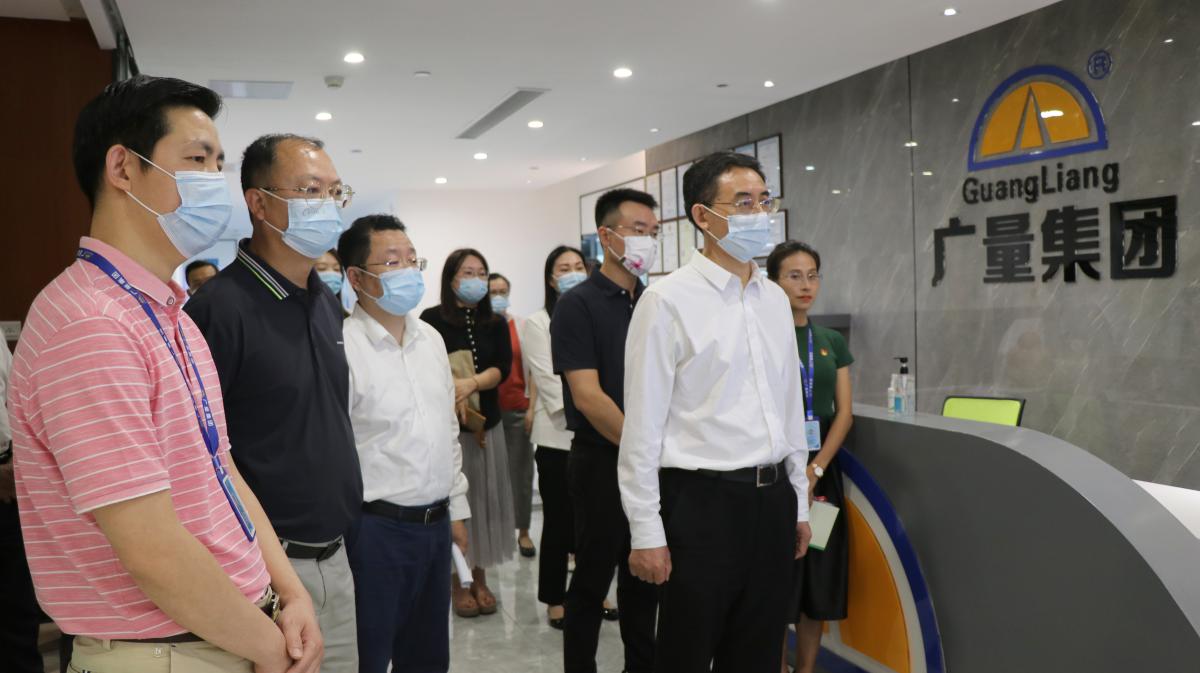 东莞市人大常委会潘新潮副主任莅临尊龙凯时集团调研