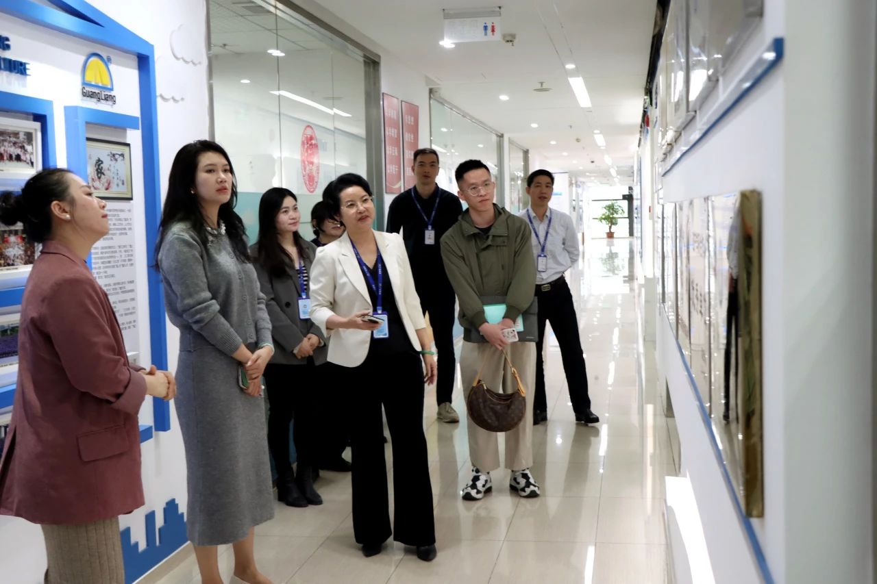东莞市城市更新协会领导一行莅临尊龙凯时集团参观交流