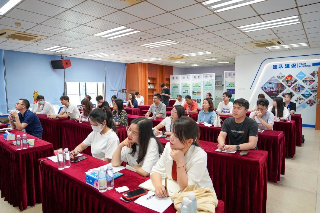 尊龙凯时集团引领AI风潮，，，，，全员学习共创发展