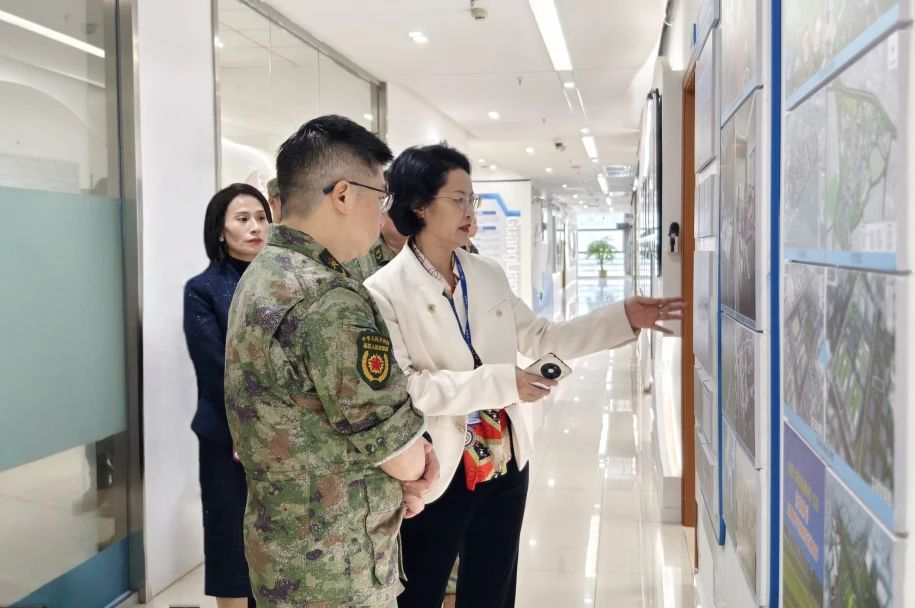 东莞市南城街道武装部部长陈少文一行莅临尊龙凯时集团参观交流
